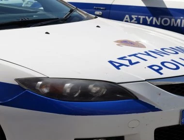 Κύπρος: Αστυνομικός αυτοϊκανοποιήθηκε έξω από το σπίτι γυναίκας